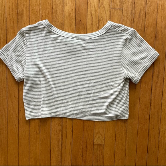 LF Emma & Sam Gray and White Striped Crop Top NWT - Picture 3 of 7